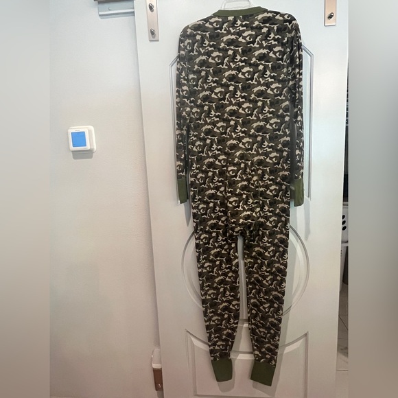 Hanes green Camouflage thermal onesie long underwear with button bottom. GUC! - Picture 4 of 7